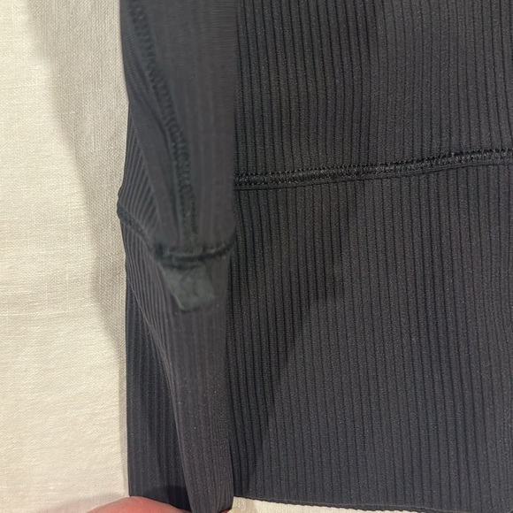 cropped black lululemon top - Picture 3 of 3
